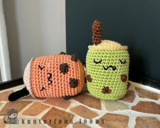 Wanna hook up your own lil' boba / bubble tea amigurumi? This free crochet pattern is for you! designed by knotorious.loops Wanna hook up your own lil' boba / bubble tea amigurumi? This free crochet pattern is for you! designed by knotorious.loops